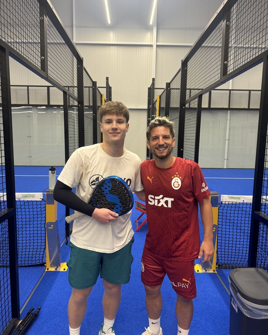 Matteo with Dries Mertens on a padel court